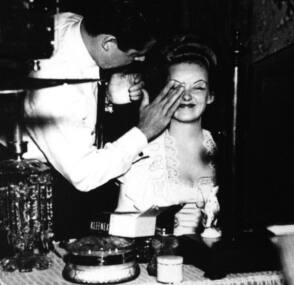 Bette Davis As Regina - Behind the Scenes photos